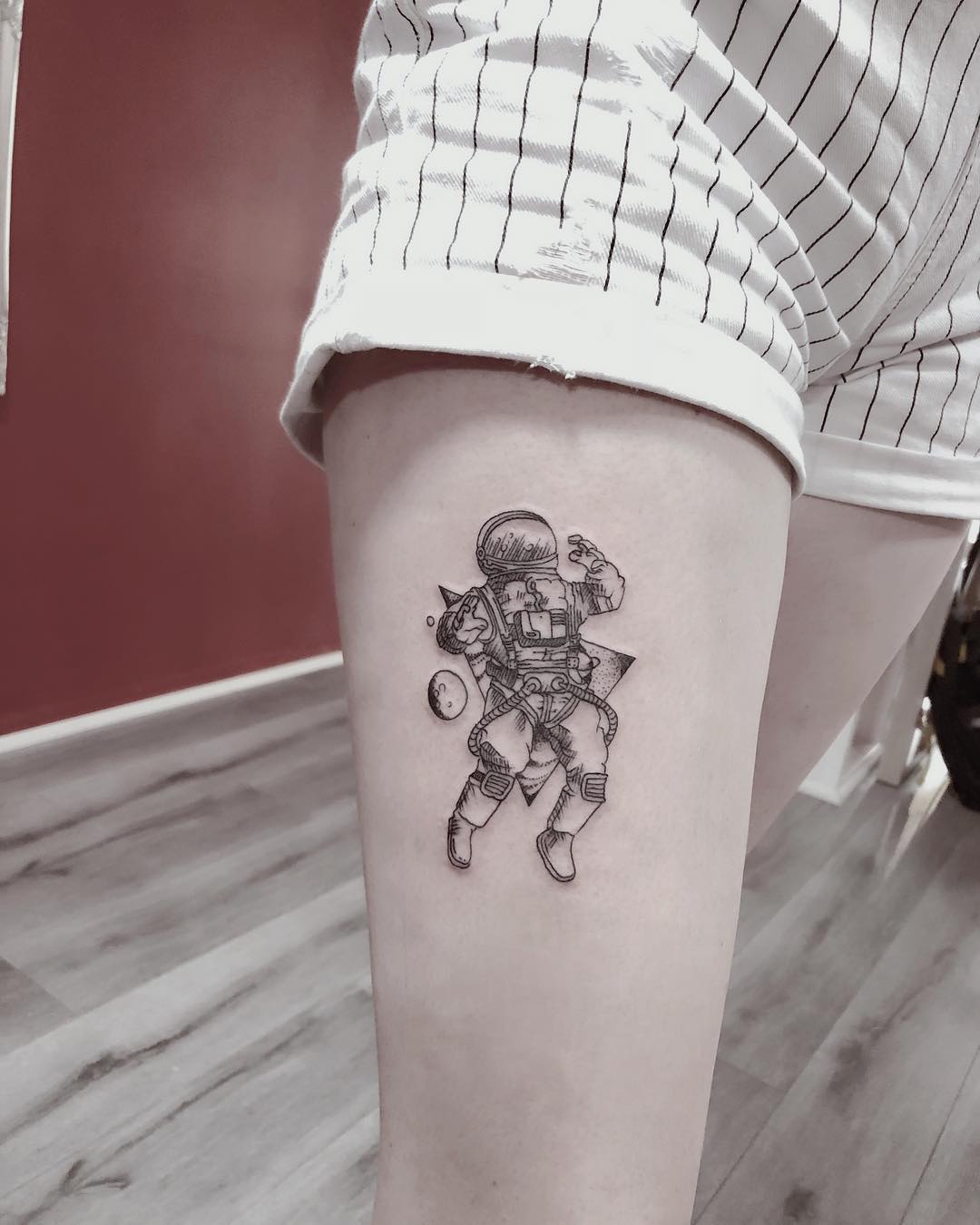 章先生大腿宇航员纹身图案